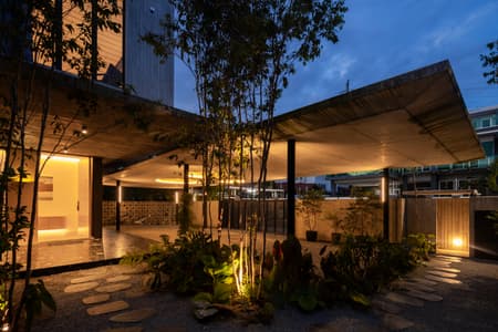 Tropical Shift House